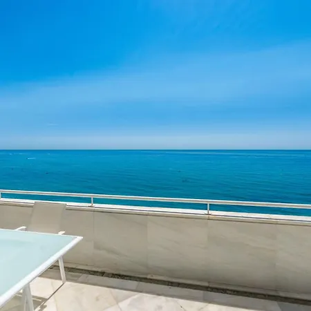 Centre 3 Bed Apt - Beachfront - Sea Views Appartement *