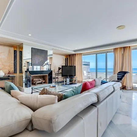 Centre 3 Bed Apt - Beachfront - Sea Views Appartement