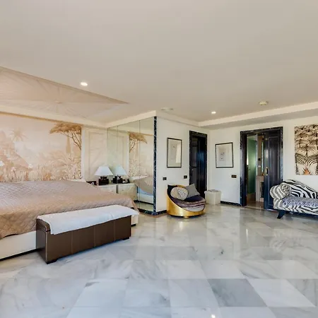 Centre 3 Bed Apt - Beachfront - Sea Views Appartement