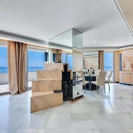 Centre 3 Bed Apt - Beachfront - Sea Views Appartement